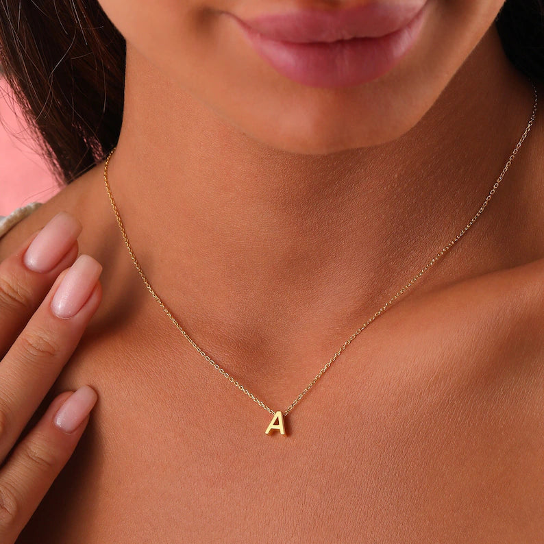 Letra Inicial en Oro de 18K